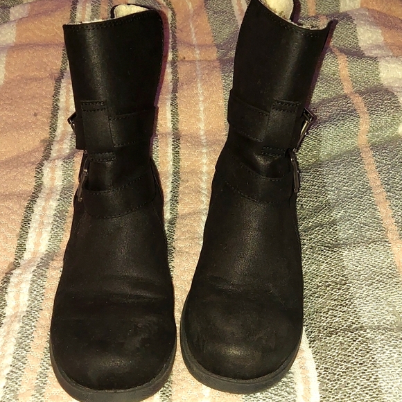 Black mid length boots size 7 woman's - Picture 2 of 4